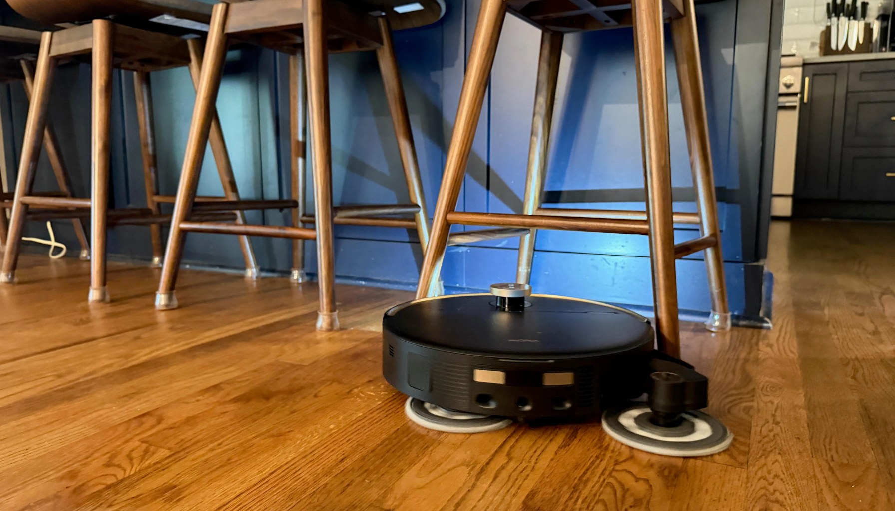 This robot vacuum solves my kitchen stool problem