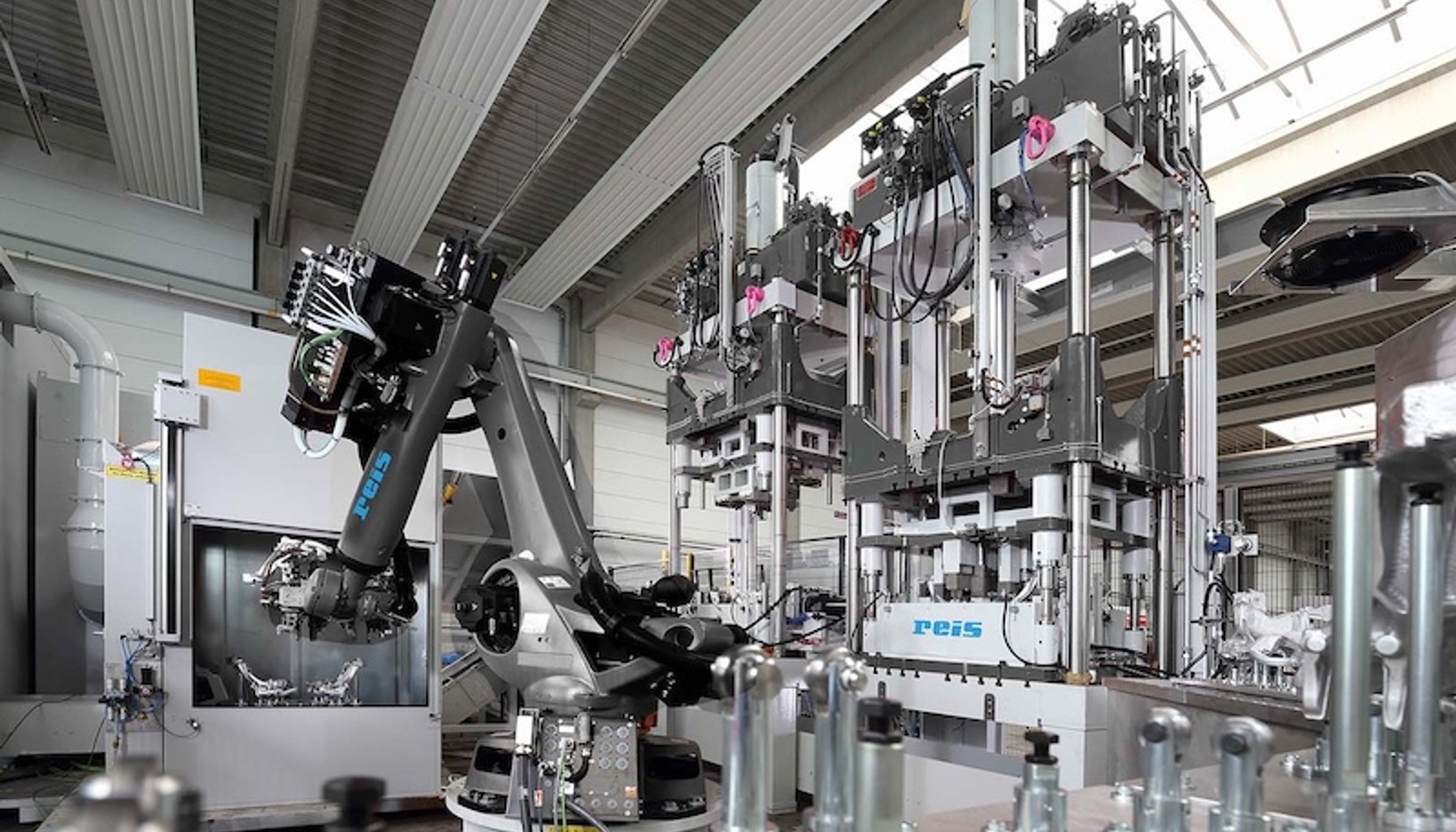 Comau and Reis Robotics partner to deliver advanced automation systems across key industrial sectors